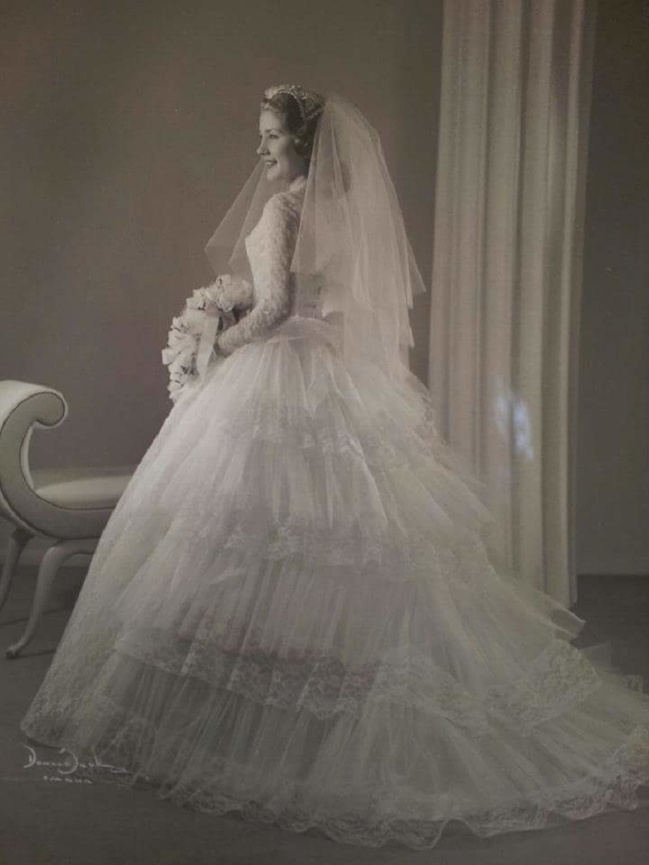 Dân mạng thế giới rộ trào lưu khoe ảnh cưới của bà từ thế kỷ trước - 5