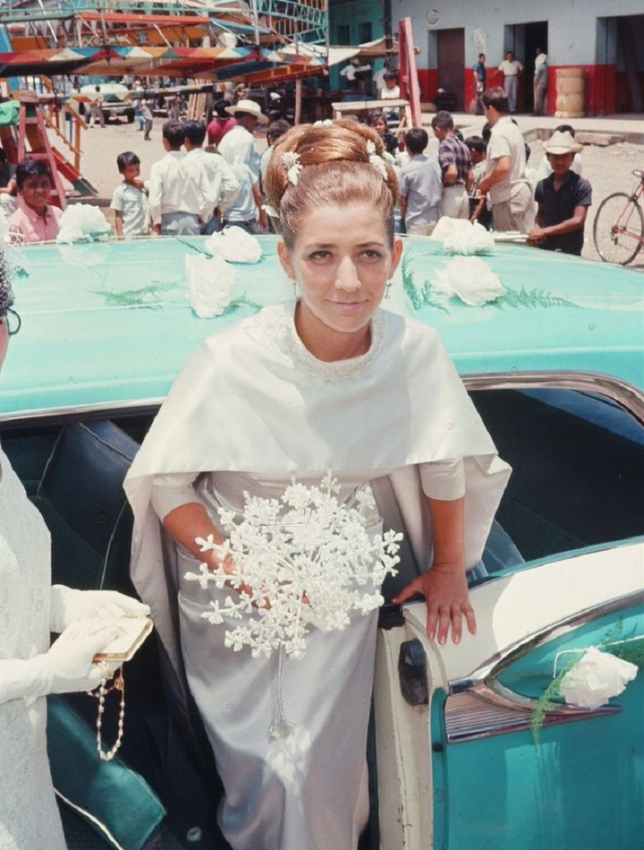 Dân mạng thế giới rộ trào lưu khoe ảnh cưới của bà từ thế kỷ trước - 11