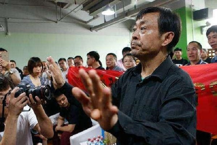 Bị võ sĩ nghiệp dư đánh bầm dập, cao thủ Thái Cực Quyền vẫn kiếm nửa tỷ đồng - 1