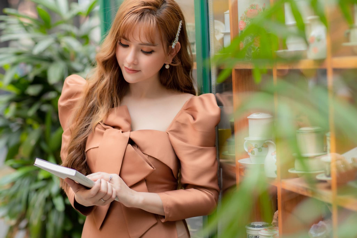 Ca sĩ Thu Thủy tố ê-kíp phim của Cát Phượng - Kiều Minh Tuấn dùng chùa nhạc - 1