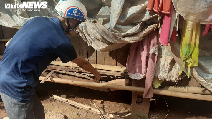 'Quên' hỗ trợ COVID-19 hộ nghèo còn quát dân: 'Thiếu tiền đến nhà tôi mà lấy' - 1