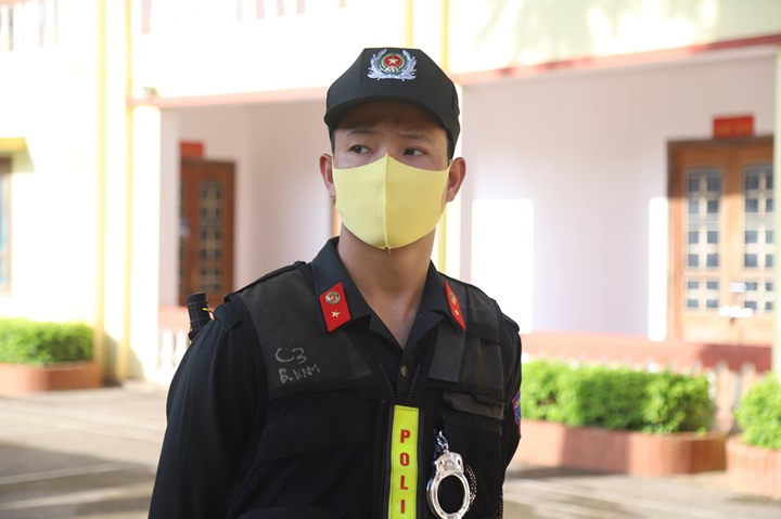 An ninh thắt chặt trong phiên tòa xét xử vụ gian lận thi cử ở Sơn La - 8