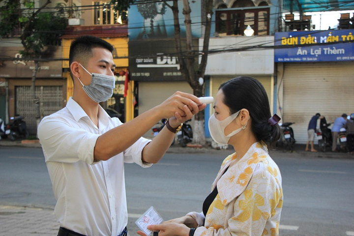 An ninh thắt chặt trong phiên tòa xét xử vụ gian lận thi cử ở Sơn La - 3