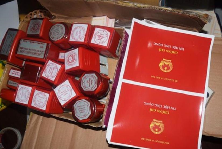 Phát hiện nhiều cán bộ đặt hàng làm văn bằng, chứng chỉ giả - 2