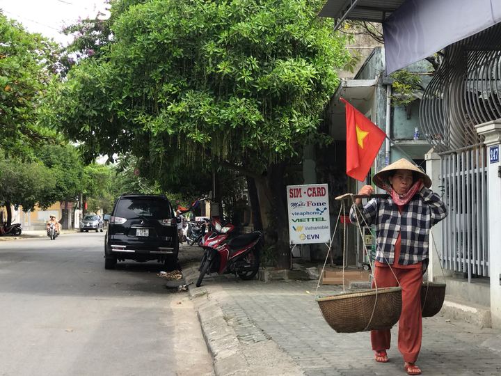 Nhọc nhằn mưu sinh giữa trời nắng nóng hơn 40 độ C ở miền Trung - 4