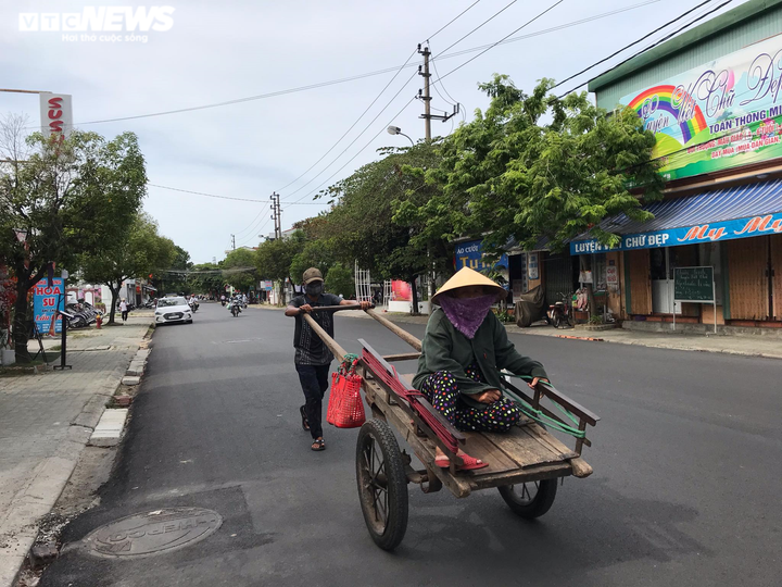 Nhọc nhằn mưu sinh giữa trời nắng nóng hơn 40 độ C ở miền Trung - 5