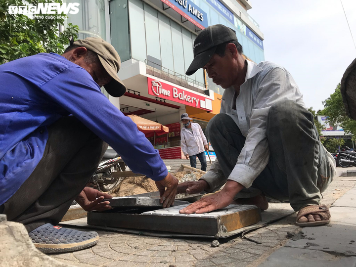 Nhọc nhằn mưu sinh giữa trời nắng nóng hơn 40 độ C ở miền Trung - 6