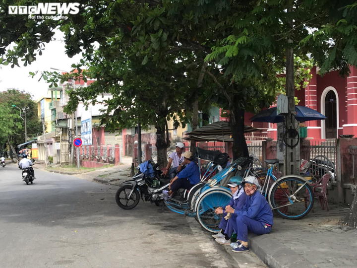 Nhọc nhằn mưu sinh giữa trời nắng nóng hơn 40 độ C ở miền Trung - 7