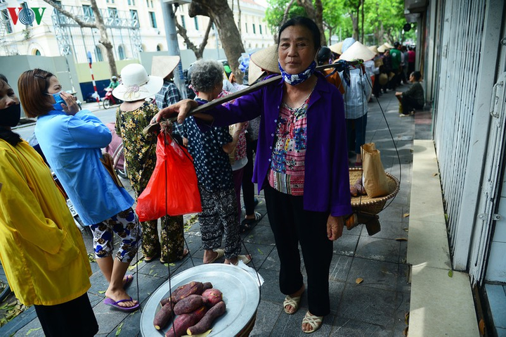 VOV phối hợp với CenGroup mở cây 'ATM gạo yêu thương' - 9