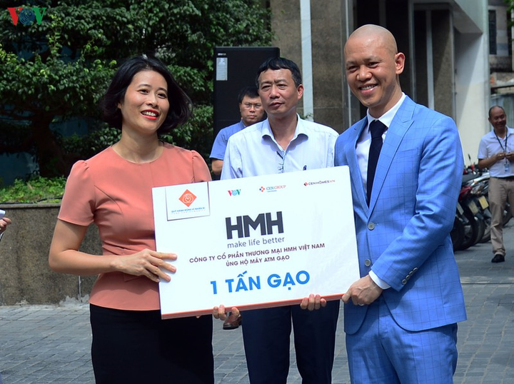 VOV phối hợp với CenGroup mở cây 'ATM gạo yêu thương' - 3