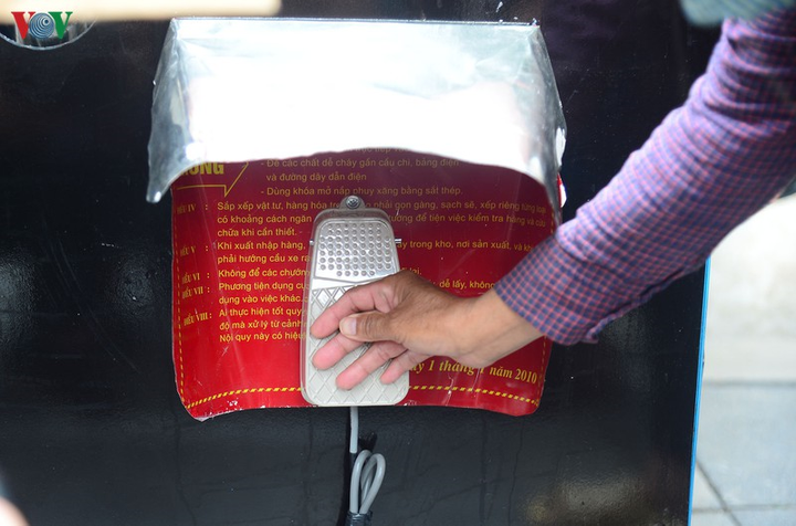 VOV phối hợp với CenGroup mở cây 'ATM gạo yêu thương' - 7