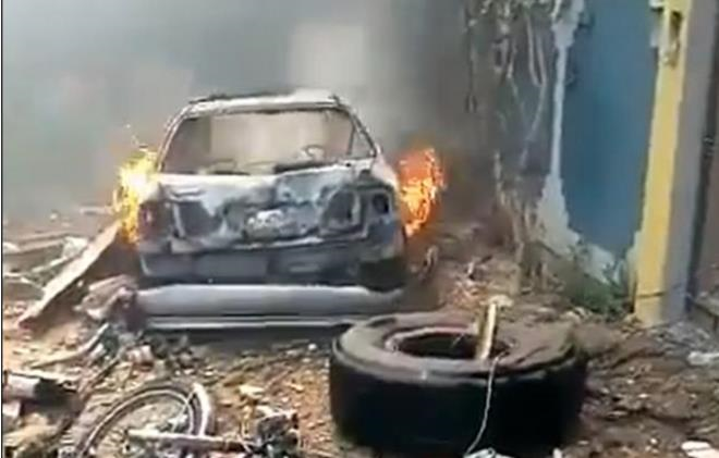 Video, ảnh: Hiện trường máy bay chở 107 người rơi vào nhà dân ở Pakistan - 3