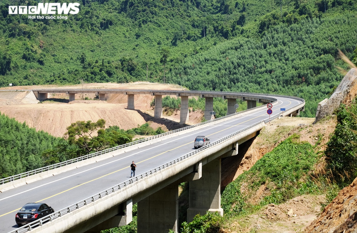 Cao tốc La Sơn – Túy Loan: Chuẩn bị thông xe, vẫn vướng giải phóng mặt bằng - 9