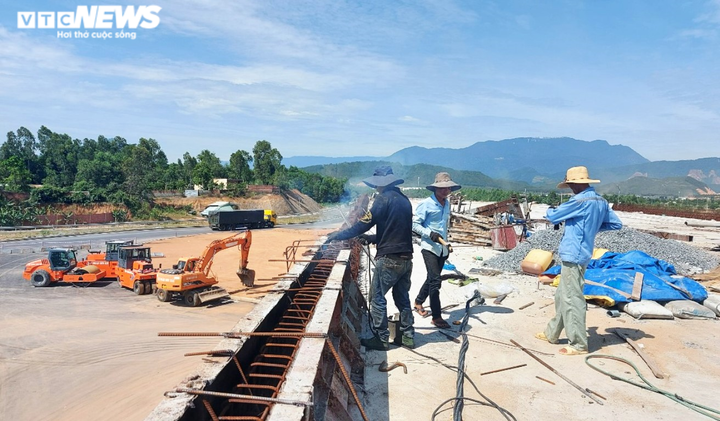 Cao tốc La Sơn – Túy Loan: Chuẩn bị thông xe, vẫn vướng giải phóng mặt bằng - 10