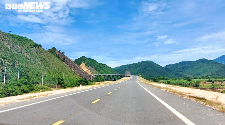 Cao tốc La Sơn – Túy Loan: Chuẩn bị thông xe, vẫn vướng giải phóng mặt bằng - 1