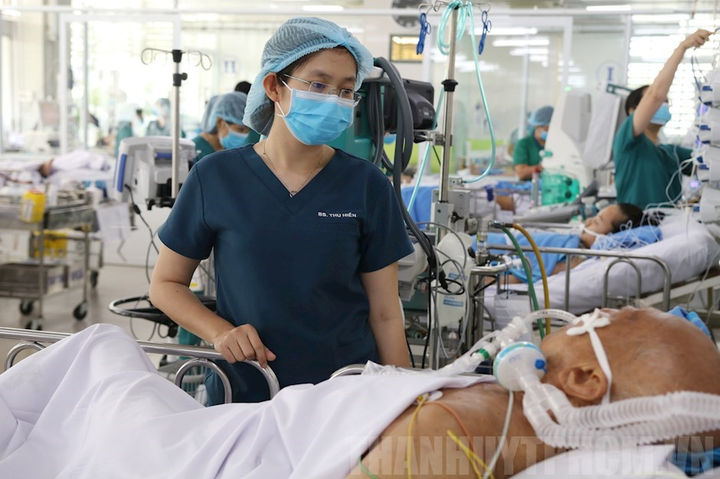 Chuyển phi công người Anh qua Bệnh viện Chợ Rẫy trong hôm nay - 1