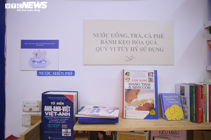 Ảnh: Thư viện miễn phí ở Hà Nội - nơi cả đồ uống, bánh kẹo cũng free - 2