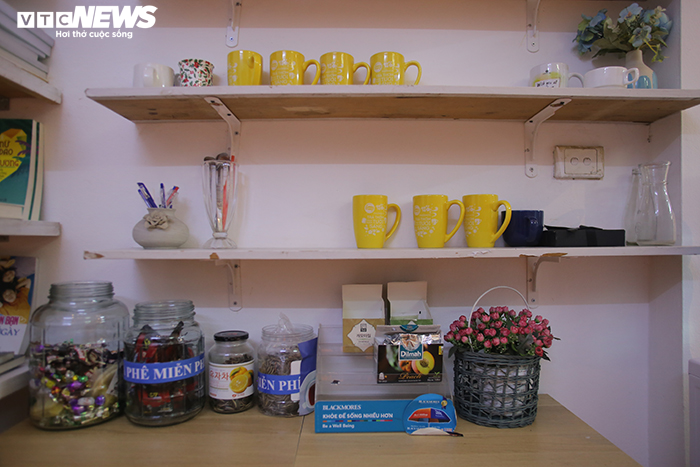 Ảnh: Thư viện miễn phí ở Hà Nội - nơi cả đồ uống, bánh kẹo cũng free - 3