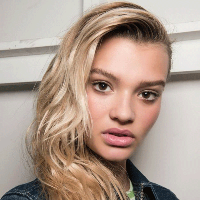 5 thói quen tưởng vô hại nhưng lại khiến mái tóc bị tổn thương - 1