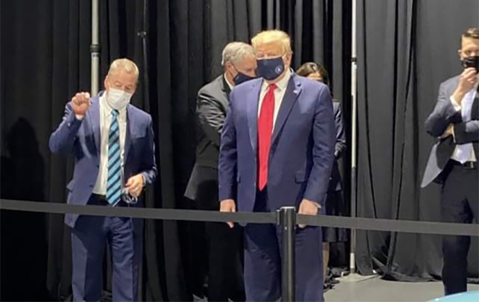 Tổng thống Trump: Đã đeo khẩu trang, nhưng không muốn để phóng viên thấy - 1