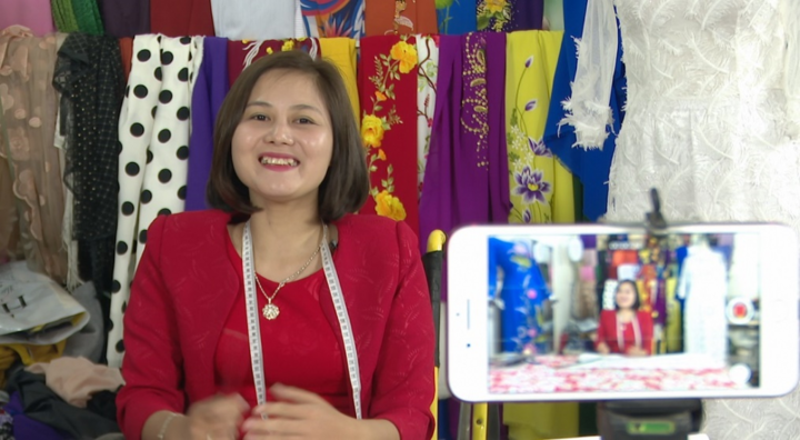 Cô thợ may Phạm Thị Thắm truyền cảm hứng mạnh mẽ tới cộng đồng - 1