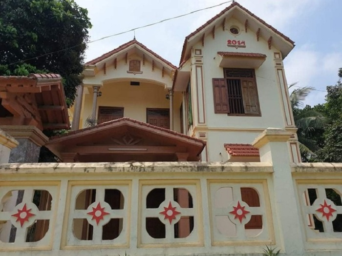 Phát hiện nhiều hộ có sổ cận nghèo ở nhà lầu, đi ô tô là người thân cán bộ xã - 1