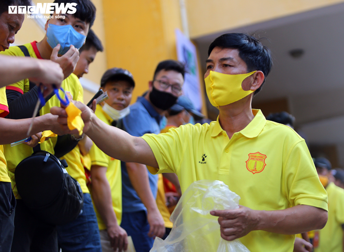 CĐV Việt Nam: Nam Định vs HAGL là trận đấu biểu tượng của chiến thắng COVID-19 - 3