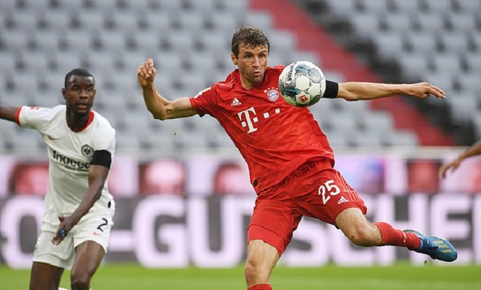Đánh bại Frankfurt, Bayern giữ khoảng cách 4 điểm với Dortmund - 1