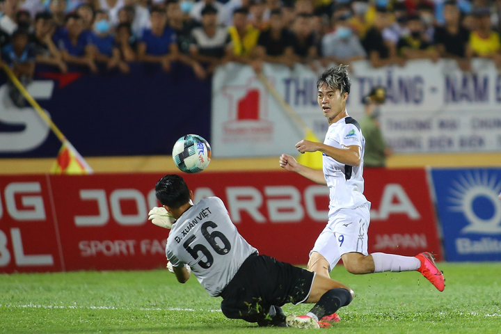 Trận đấu cả thế giới thèm muốn: Văn Toàn, Tuấn Anh lực bất tòng tâm - 10