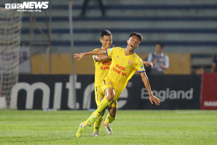 Trận đấu cả thế giới thèm muốn: Văn Toàn, Tuấn Anh lực bất tòng tâm - 7