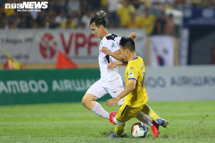 Trận đấu cả thế giới thèm muốn: Văn Toàn, Tuấn Anh lực bất tòng tâm - 11