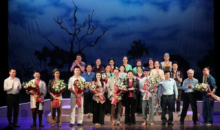 Chủ tịch Quốc hội Nguyễn Thị Kim Ngân xem vở 'Bệnh sĩ' - 7