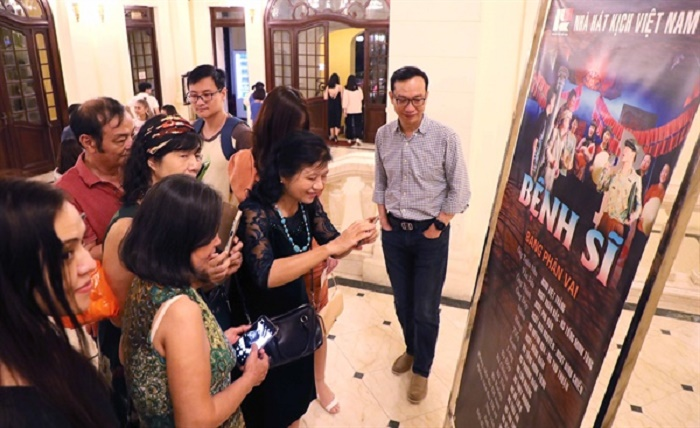 Chủ tịch Quốc hội Nguyễn Thị Kim Ngân xem vở 'Bệnh sĩ' - 8