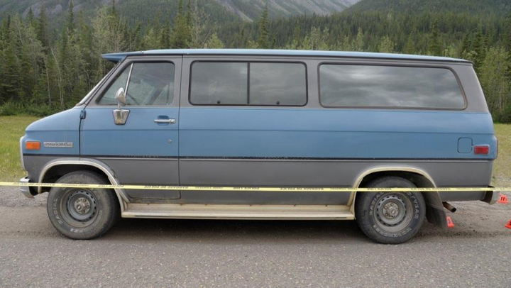 Bí ẩn 12 thi thể đầy vết đạn bắn, xếp chồng trên xe bán tải ở Mexico - 1