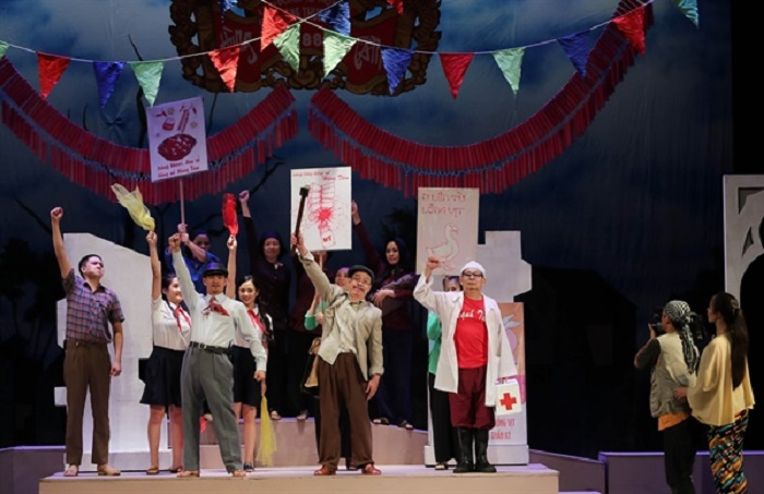 Chủ tịch Quốc hội Nguyễn Thị Kim Ngân xem vở 'Bệnh sĩ' - 4