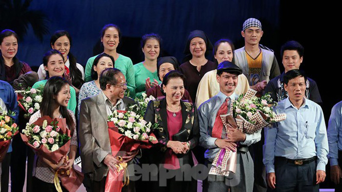 Đêm diễn ‘Bệnh sĩ’ của Lưu Quang Vũ chật kín khán giả - 2