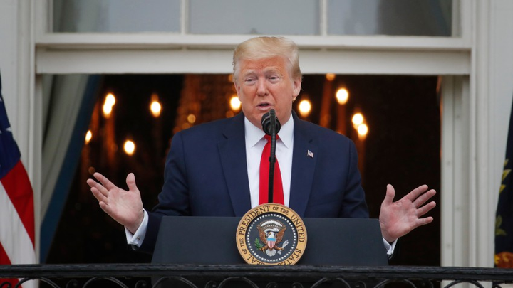 Tổng thống Trump ca ngợi quân đội Mỹ trong cuộc chiến chống COVID-19 - 1