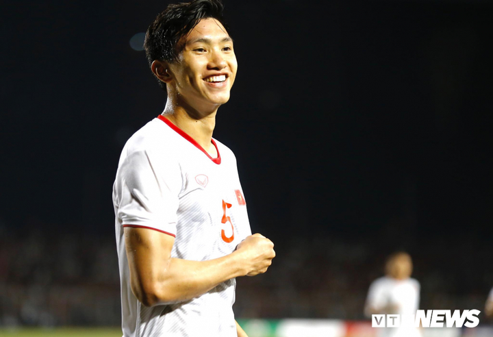 Văn Hậu đoạt danh hiệu Cầu thủ trẻ xuất sắc nhất năm 2019 - 1