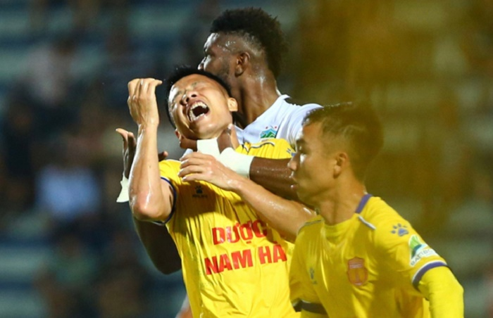 Bóp cổ cầu thủ Nam Định, tiền đạo HAGL không bị phạt nguội - 1