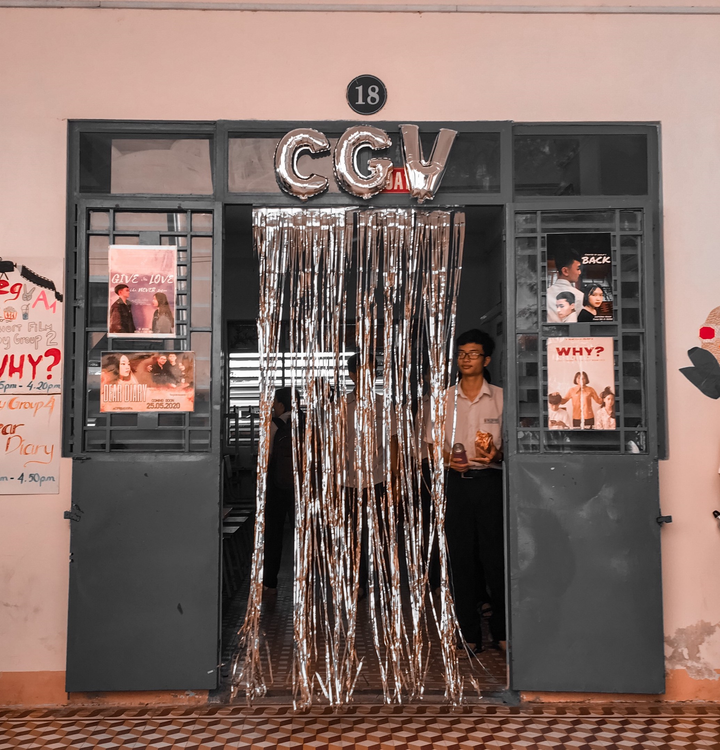 Học sinh tự mở 'rạp chiếu phim' về bình đẳng giới ngay trên lớp học - 1