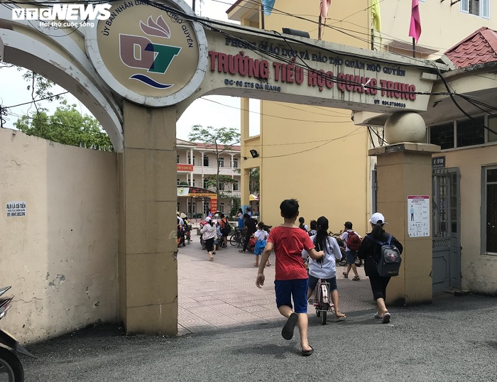 Học sinh bị phê bình vì đi học sớm: Nhà trường nhận trách nhiệm - 1