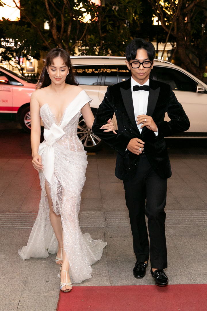 Khánh Thi - Phan Hiển làm khách mời danh dự tại lễ trao giải 'Quả bóng vàng' - 5