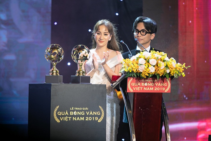 Khánh Thi - Phan Hiển làm khách mời danh dự tại lễ trao giải 'Quả bóng vàng' - 1
