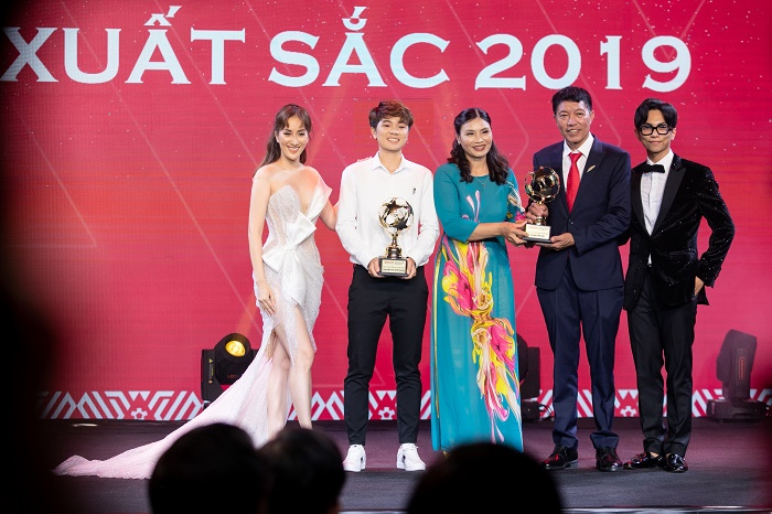 Khánh Thi - Phan Hiển làm khách mời danh dự tại lễ trao giải 'Quả bóng vàng' - 2