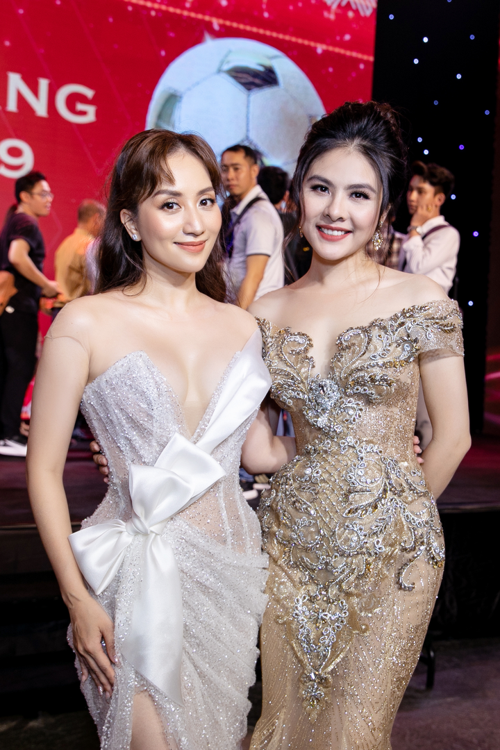 Khánh Thi - Phan Hiển làm khách mời danh dự tại lễ trao giải 'Quả bóng vàng' - 9
