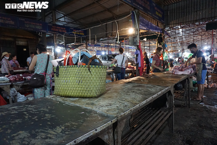 Bán thịt lợn ế ẩm, hàng loạt tiểu thương 'treo sạp', nghỉ chợ - 6