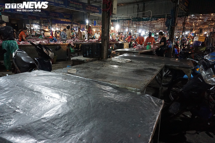 Bán thịt lợn ế ẩm, hàng loạt tiểu thương 'treo sạp', nghỉ chợ - 3