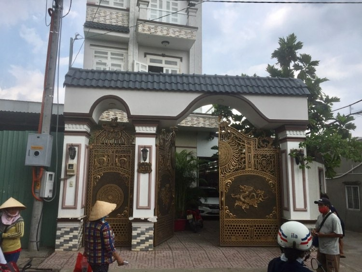 Người đàn ông nghi bị sát hại trong căn nhà 3 tầng ở ven TP.HCM - 1