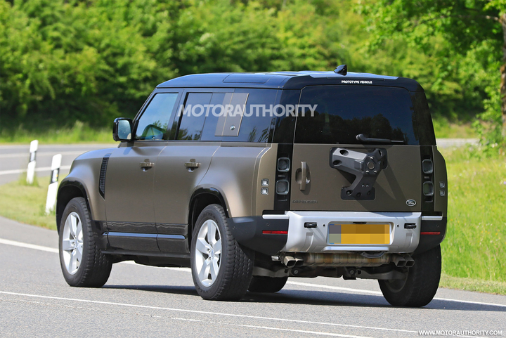 Lộ diện xe địa hình huyền thoại Land Rover Defender 2022 - 2