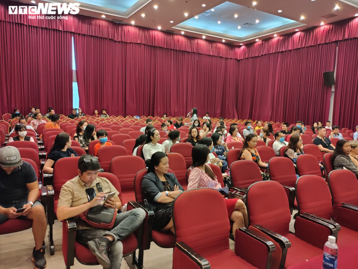 Phụ huynh thuê công ty luật, quyết khởi kiện Trường Việt Úc - 1